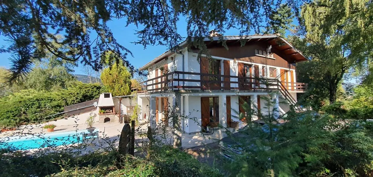 Le Chalet de Brassac Brassac  Hébergement de vacances